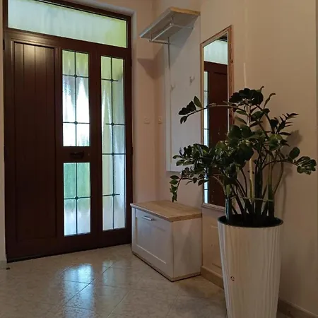 Hilda - Two Bedroom Barban