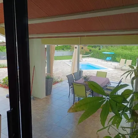 Hilda - Two Bedroom Barban
