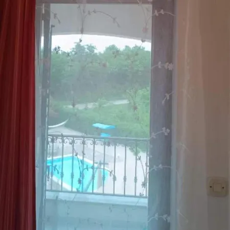 Hilda - Two Bedroom Barban